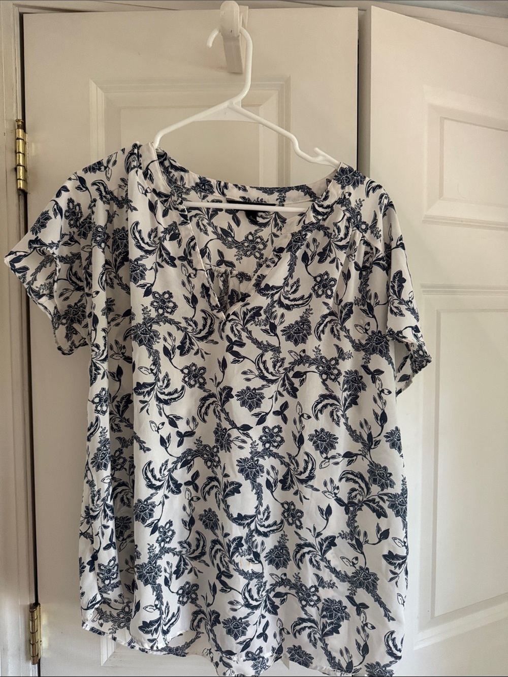 Banana Republic White Short Sleeve V-Neck Top with Navy Floral Print